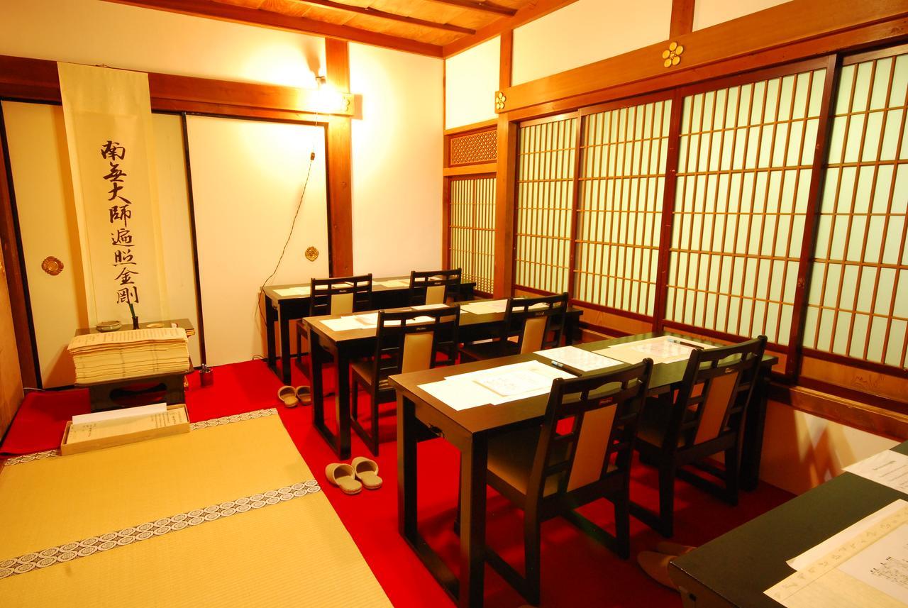Hotel Koyasan Shukubo Saizenin Esterno foto